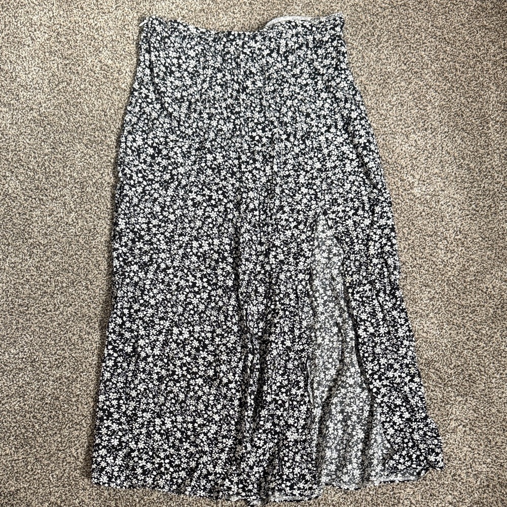 Chic Black and White Floral Midi Skirt